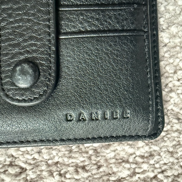 Danier Black Leather Card Holder - Picture 2 of 9